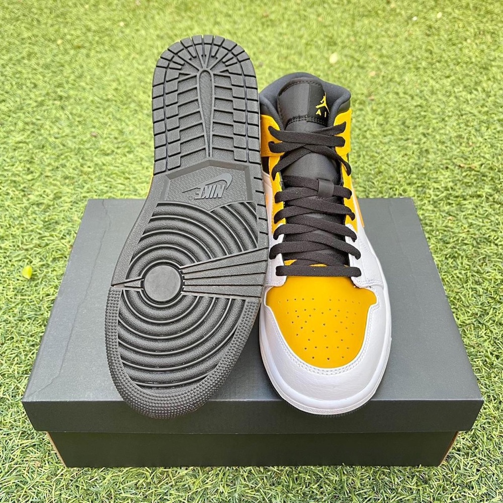 Men’s Nike air jordan 1 mid white yellow shoes - Picture 4 of 4